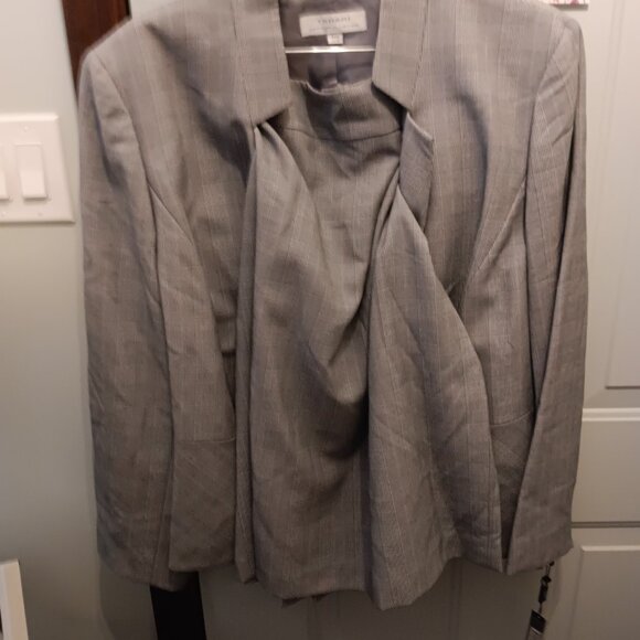 Womens skirt and jacket suit - Picture 2 of 2
